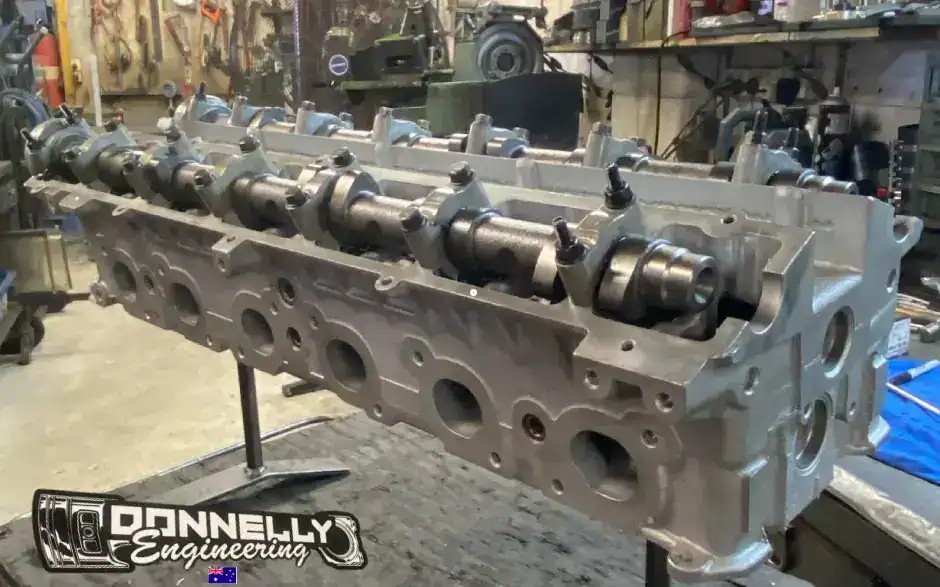 rb26-Cylinder-Head-with-Kelford-Cams-hafts-installed-1-1-2.webp